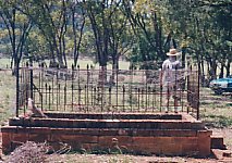 kruge_grave.jpg - 16797 Bytes